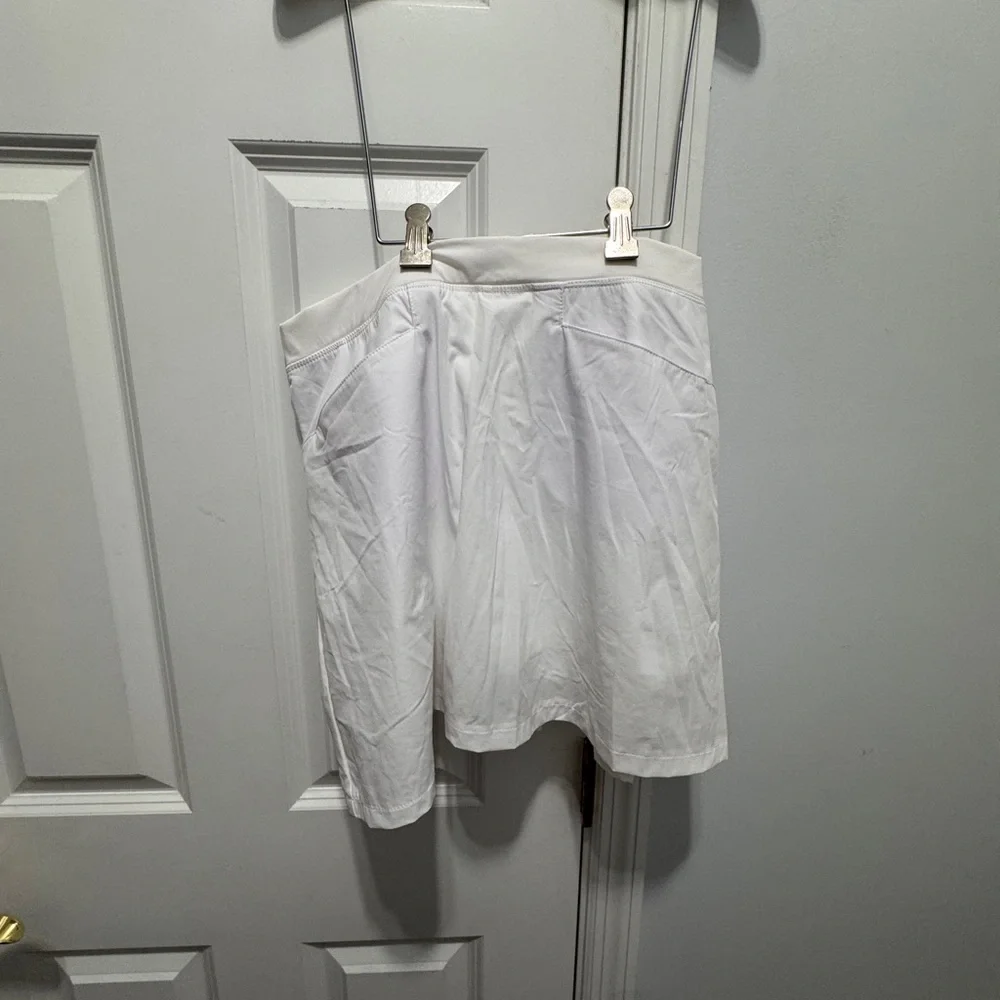 Women's White Skort back pleats detail size small